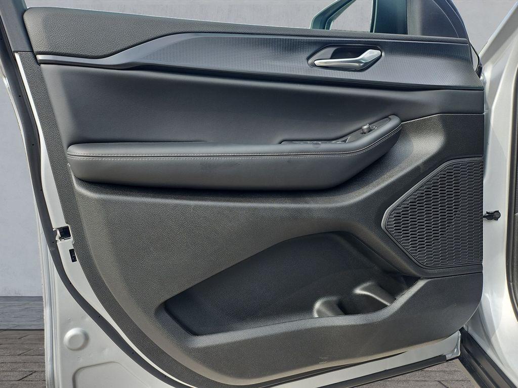 new 2025 Jeep Grand Cherokee car, priced at $34,690