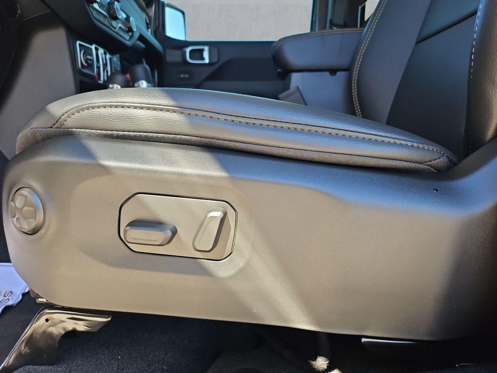 new 2026 Jeep Gladiator car, priced at $49,003