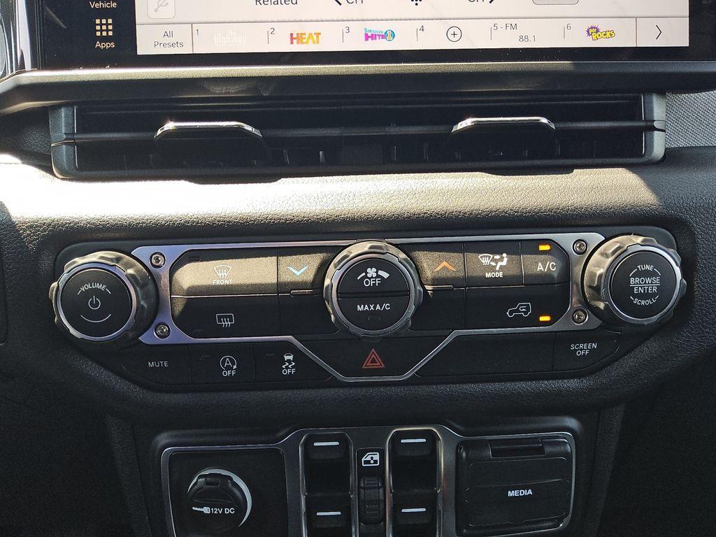 new 2025 Jeep Wrangler car, priced at $43,093