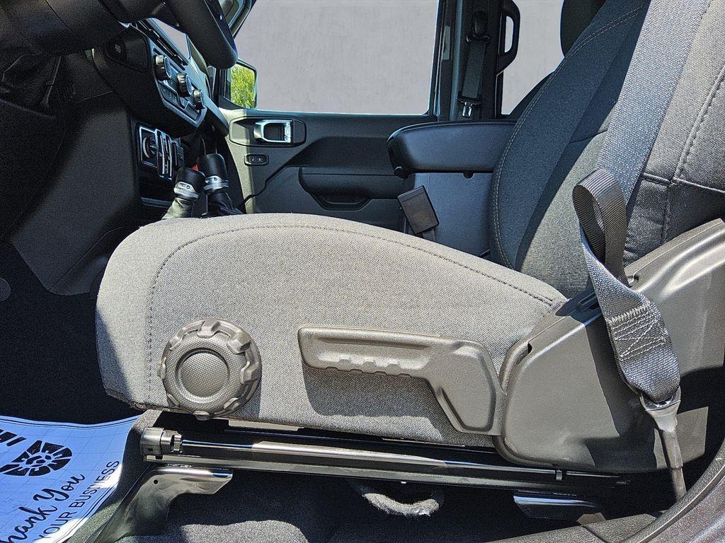 new 2025 Jeep Wrangler car, priced at $43,093