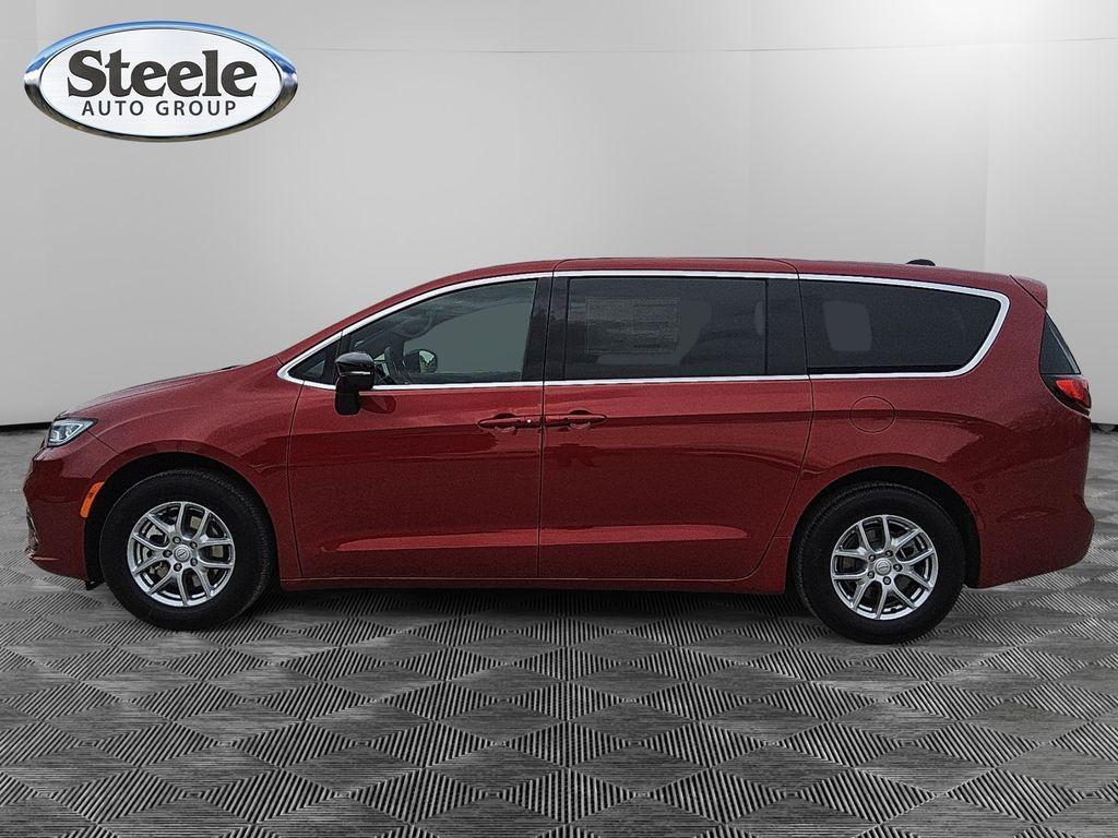 new 2026 Chrysler Pacifica car, priced at $44,577