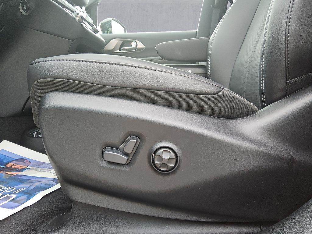 new 2026 Chrysler Pacifica car, priced at $44,577