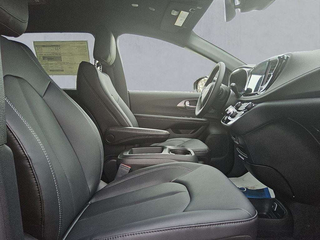 new 2026 Chrysler Pacifica car, priced at $44,577