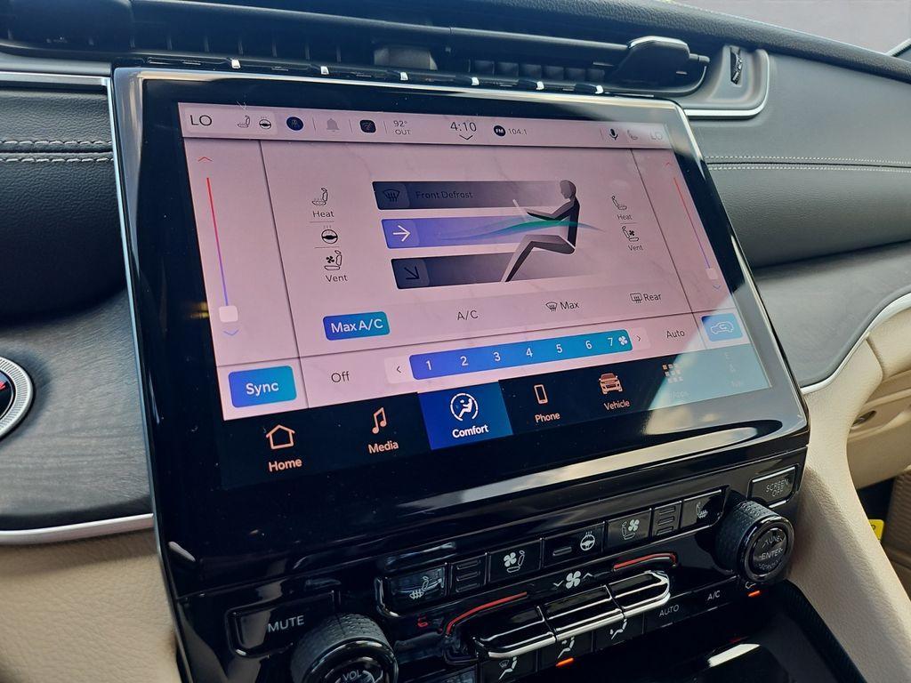 new 2025 Jeep Grand Cherokee car, priced at $42,495