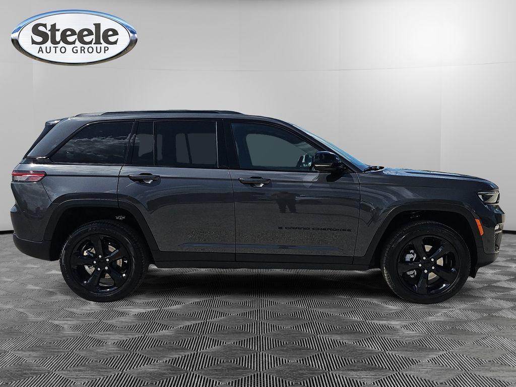 new 2025 Jeep Grand Cherokee car, priced at $42,495