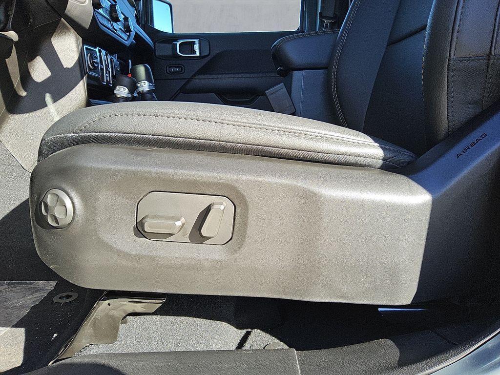 new 2026 Jeep Gladiator car, priced at $55,969