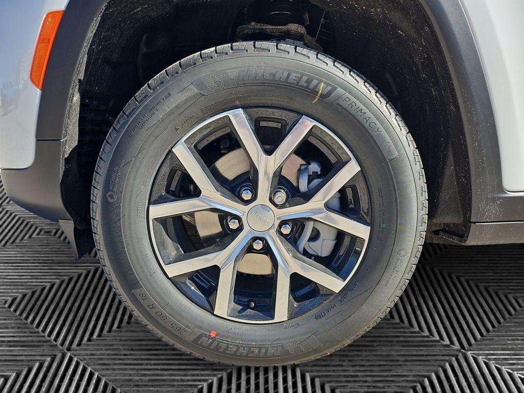 new 2025 Jeep Grand Cherokee car, priced at $40,656