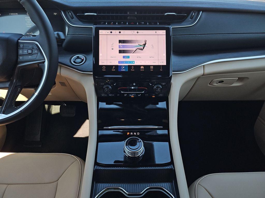 new 2025 Jeep Grand Cherokee car, priced at $40,656