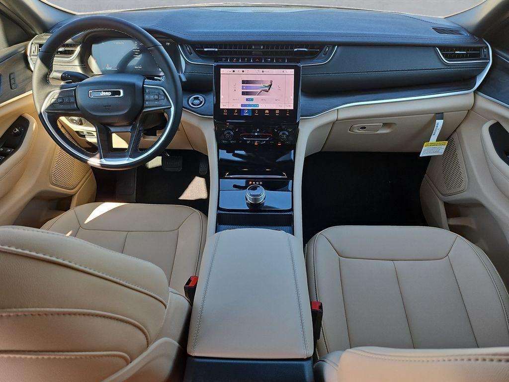 new 2025 Jeep Grand Cherokee car, priced at $40,656