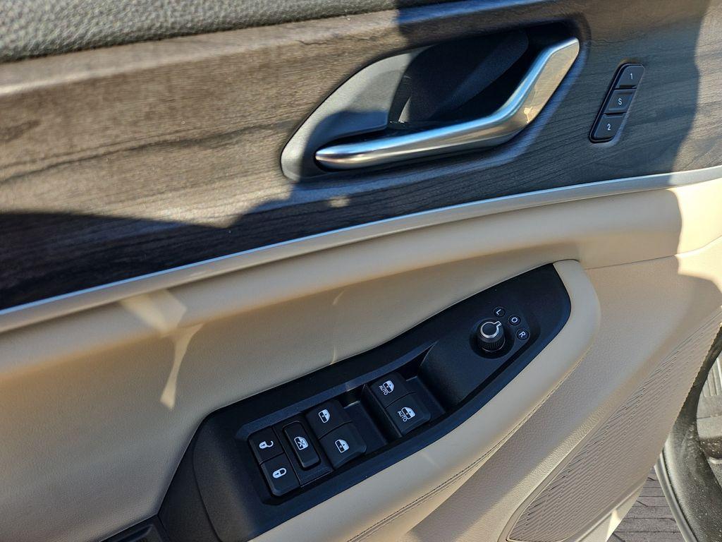 new 2025 Jeep Grand Cherokee car, priced at $40,656