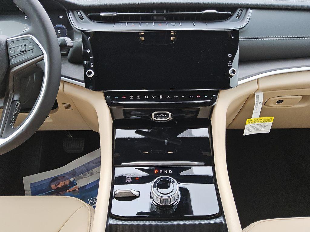 new 2026 Jeep Grand Cherokee car, priced at $48,214