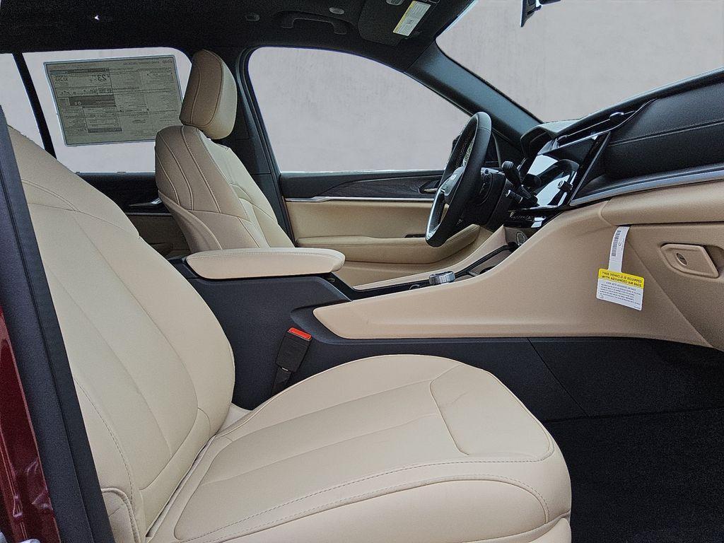 new 2026 Jeep Grand Cherokee car, priced at $48,214