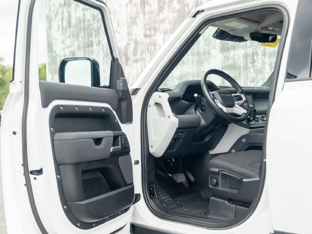 Land Rover Defender view 11