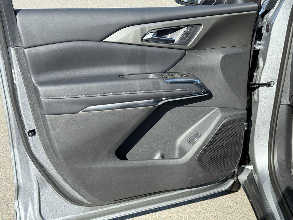 new 2026 Chevrolet Traverse car, priced at $42,795