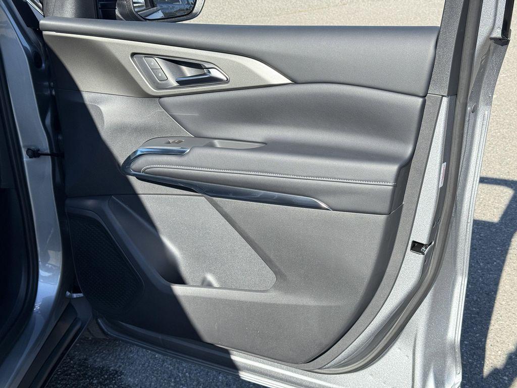 new 2026 Chevrolet Traverse car, priced at $42,795