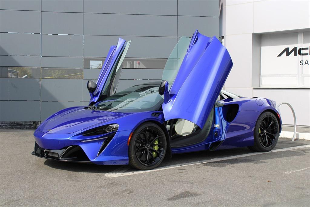 used 2025 McLaren Artura car, priced at $299,991