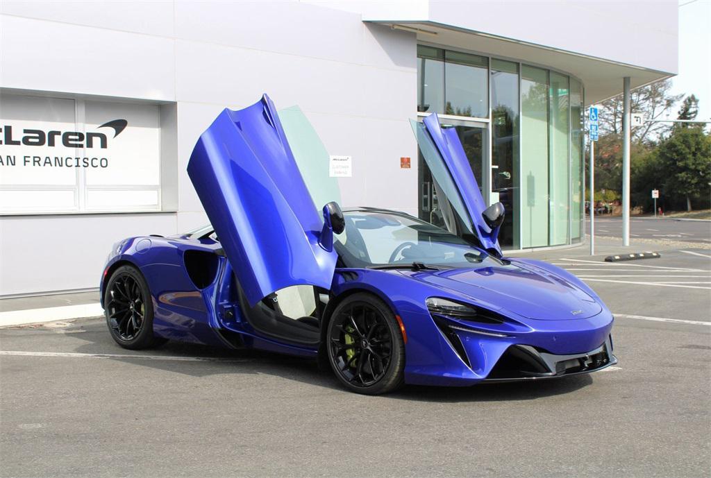 used 2025 McLaren Artura car, priced at $299,991