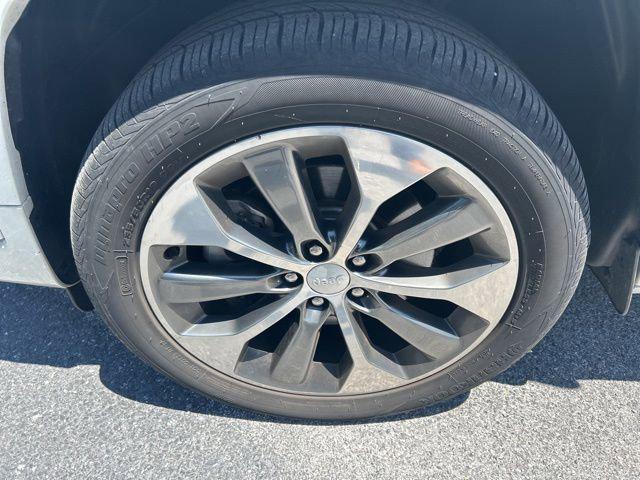 used 2019 Jeep Cherokee car, priced at $19,480