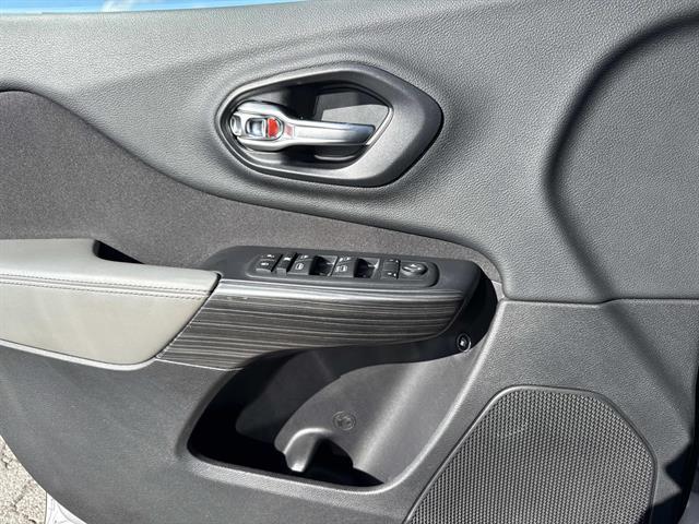 used 2014 Jeep Cherokee car, priced at $10,995