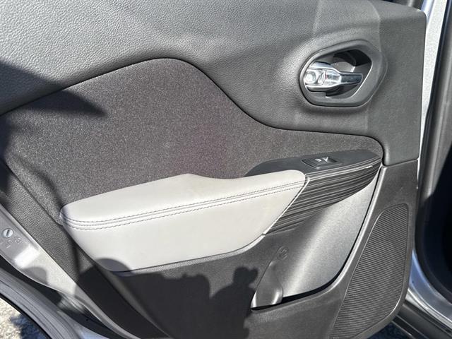 used 2014 Jeep Cherokee car, priced at $10,995