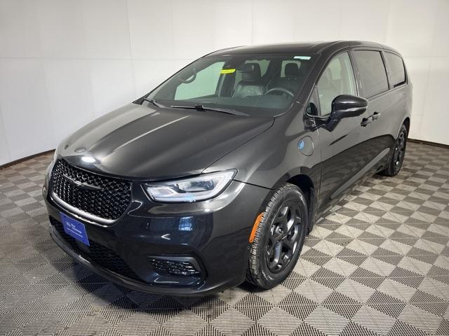 used 2022 Chrysler Pacifica Hybrid car, priced at $24,181