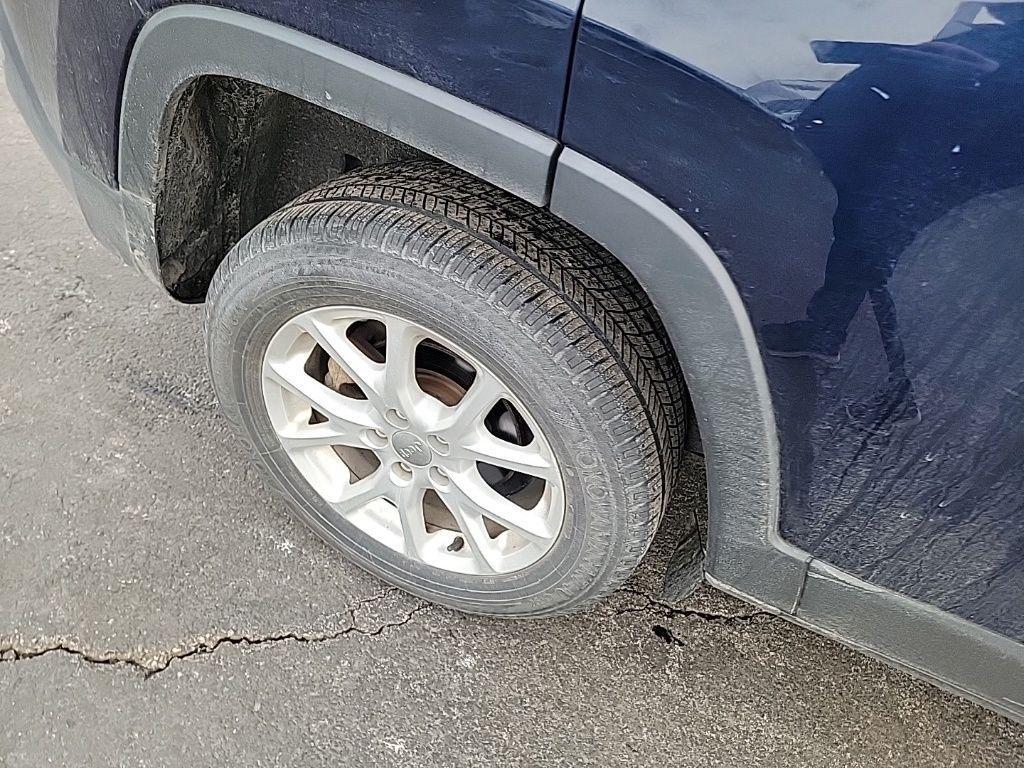 used 2016 Jeep Cherokee car, priced at $10,999