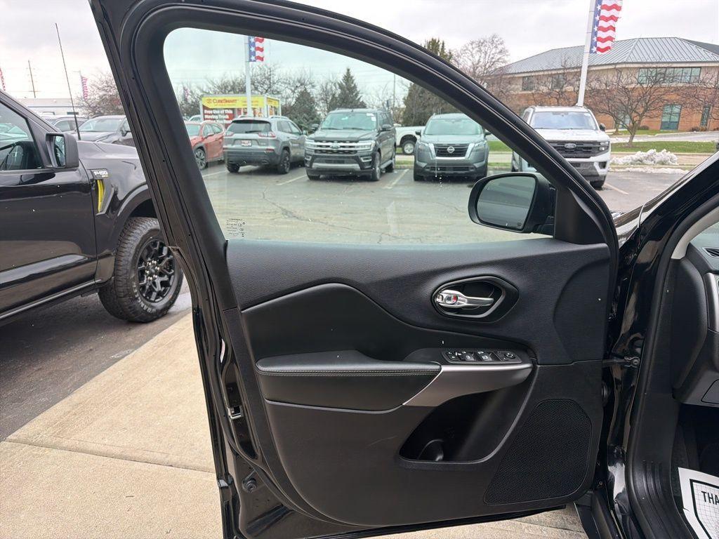 used 2022 Jeep Cherokee car, priced at $21,499