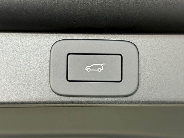 new 2026 Land Rover Range Rover car, priced at $132,265