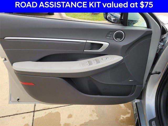 new 2025 Hyundai Sonata Hybrid car, priced at $33,999