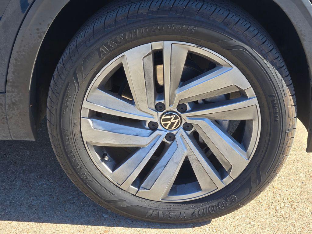 used 2021 Volkswagen Atlas car, priced at $18,799