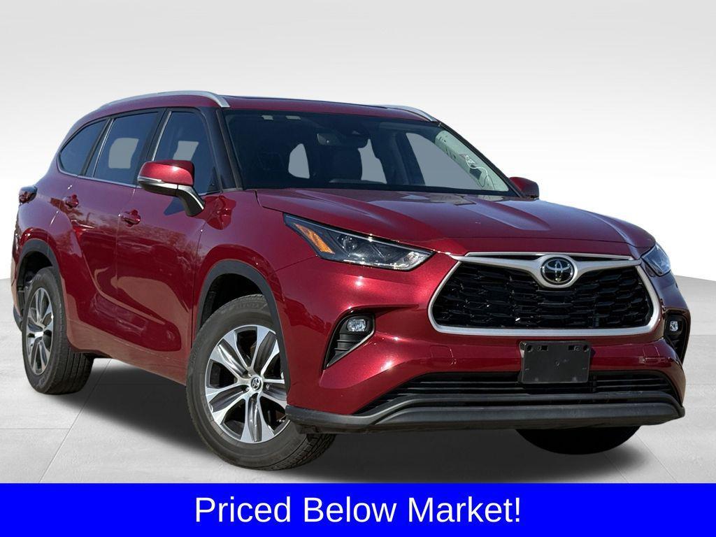 used 2023 Toyota Highlander car, priced at $28,997