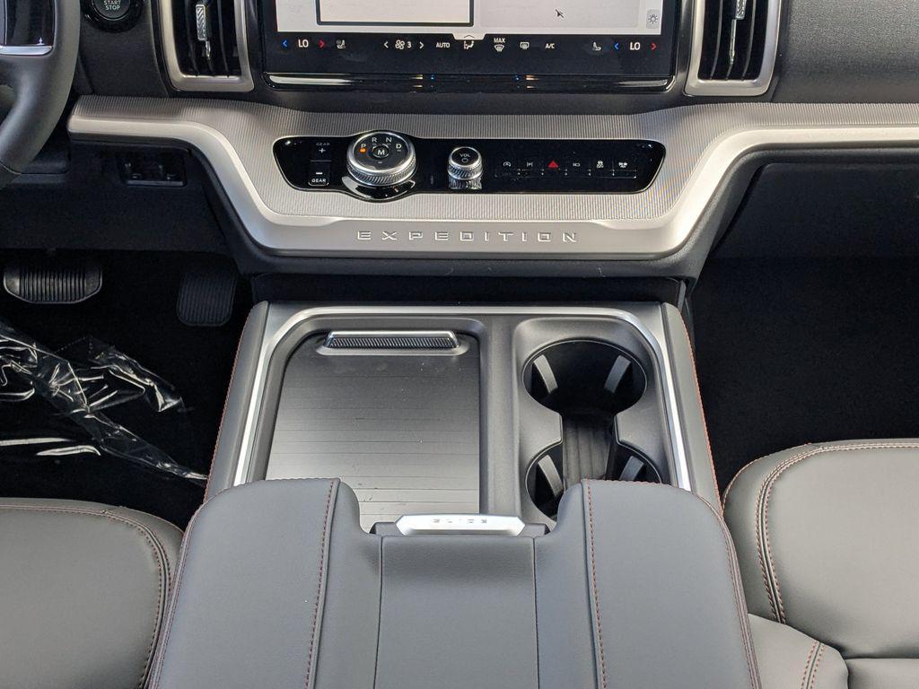 new 2025 Ford Expedition car, priced at $69,040