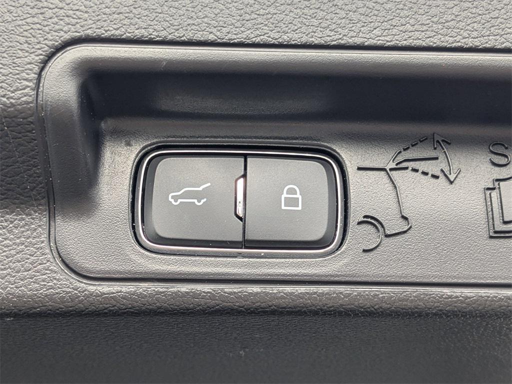 used 2022 Ford Explorer car, priced at $27,048