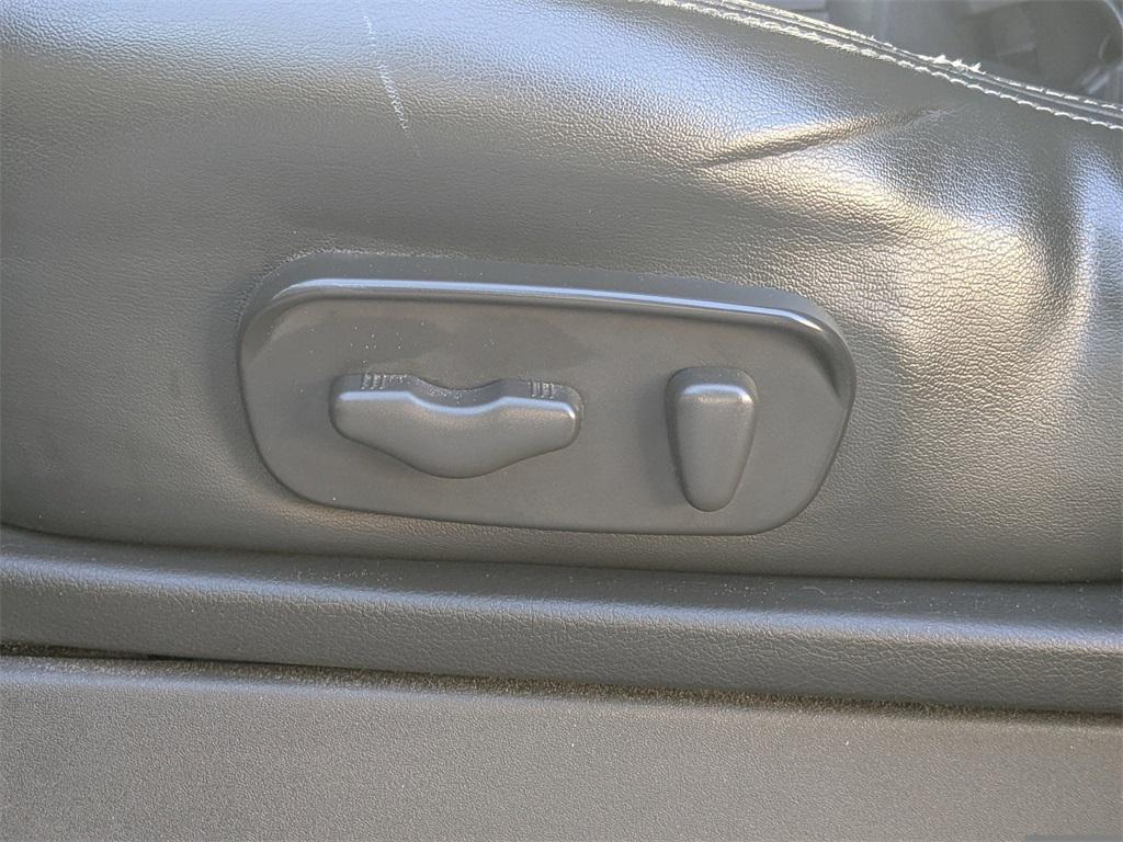 used 2020 Nissan Frontier car, priced at $21,157