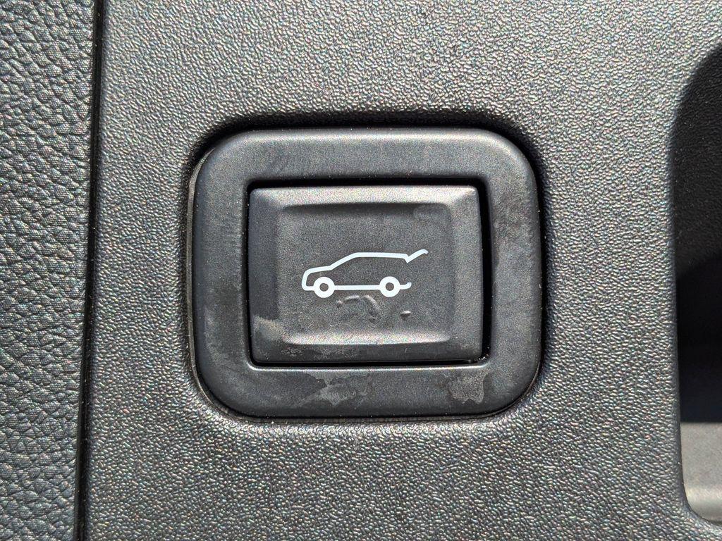 used 2021 Cadillac XT4 car, priced at $23,660