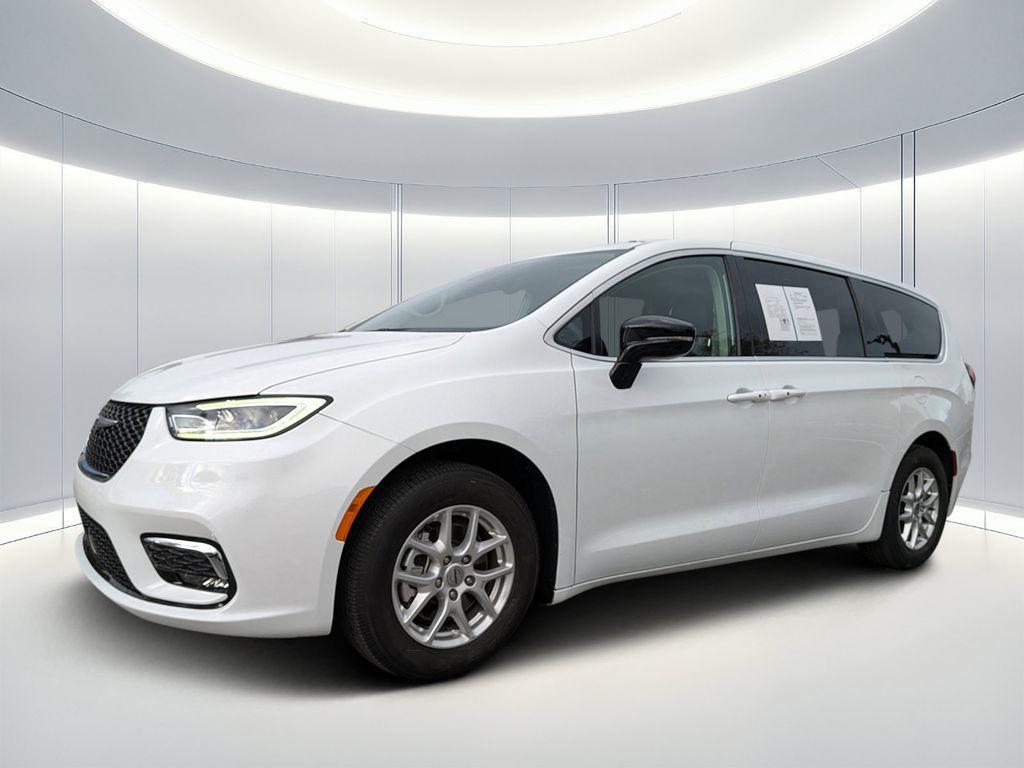 used 2024 Chrysler Pacifica car, priced at $25,879
