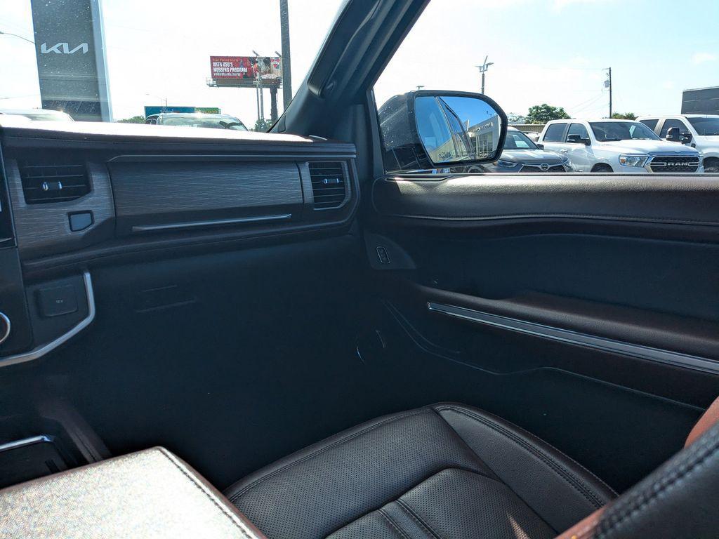used 2024 Ford Expedition car, priced at $43,225