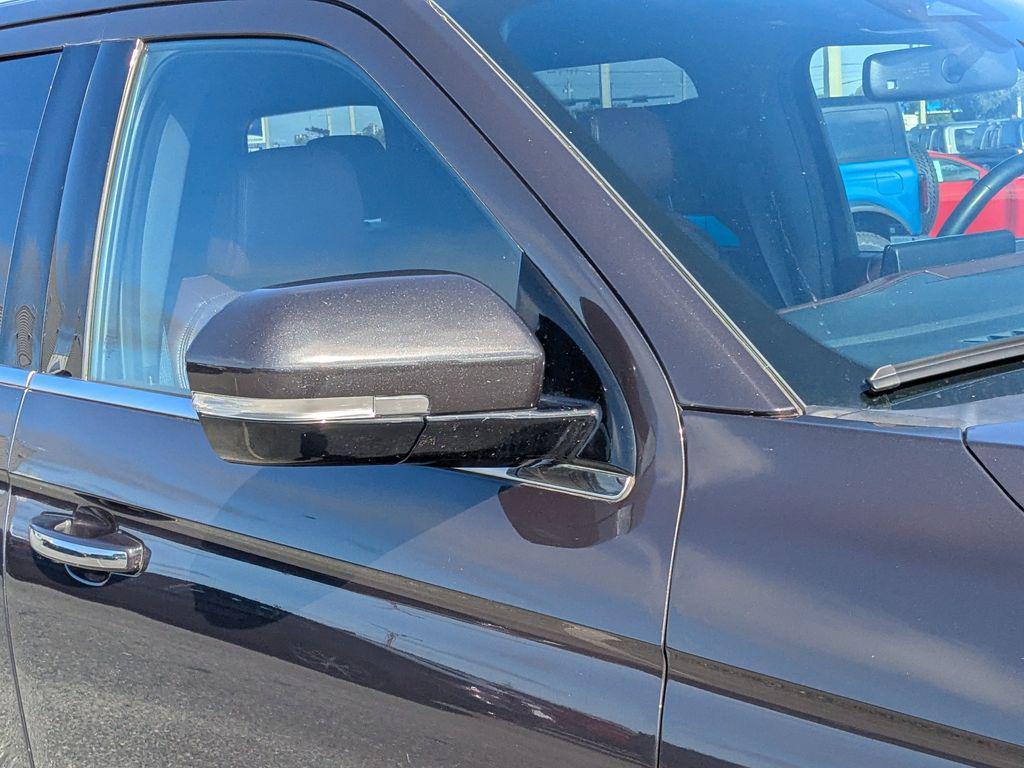used 2024 Ford Expedition car, priced at $43,225