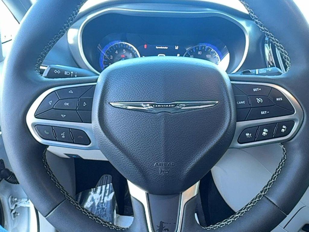 used 2024 Chrysler Pacifica car, priced at $28,299