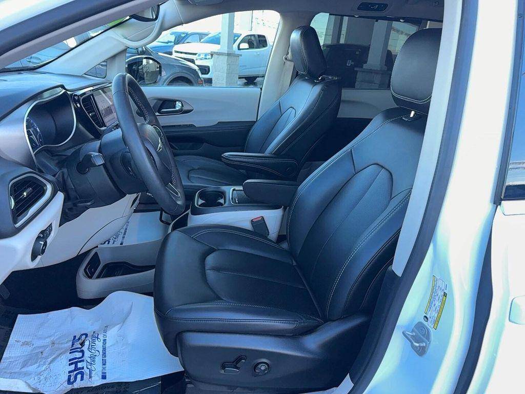 used 2024 Chrysler Pacifica car, priced at $28,299