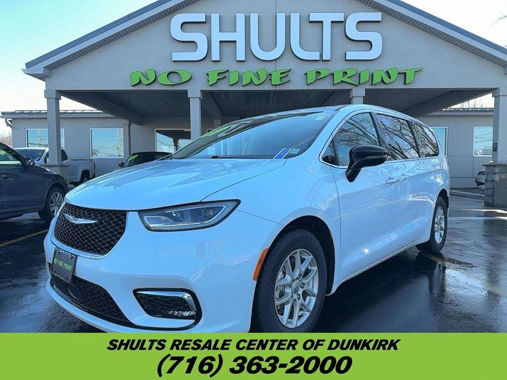used 2024 Chrysler Pacifica car, priced at $28,299