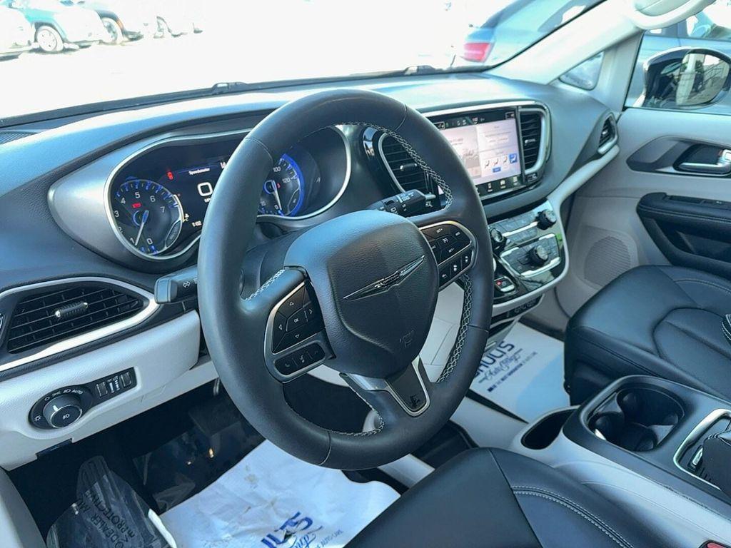 used 2024 Chrysler Pacifica car, priced at $28,299