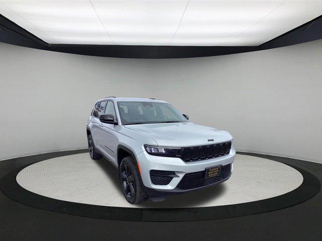 used 2024 Jeep Grand Cherokee car, priced at $32,800