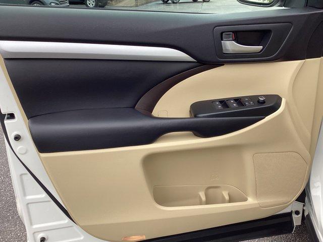used 2016 Toyota Highlander car, priced at $23,825