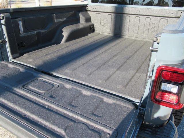 new 2026 Jeep Gladiator car, priced at $57,990