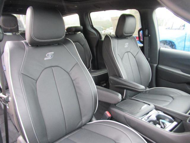 new 2026 Chrysler Pacifica car, priced at $47,498