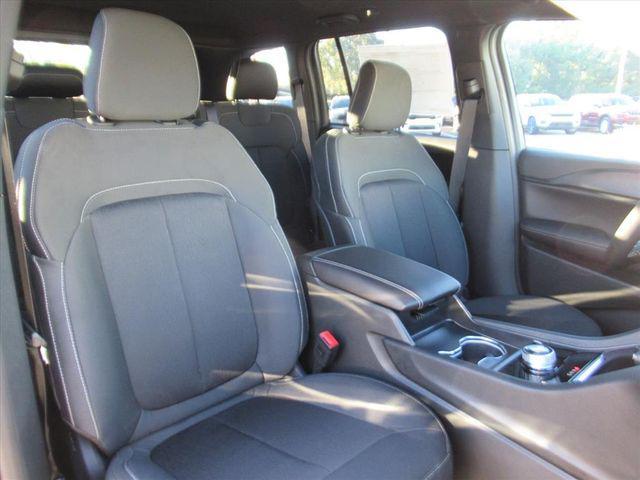 new 2025 Jeep Grand Cherokee car, priced at $28,282