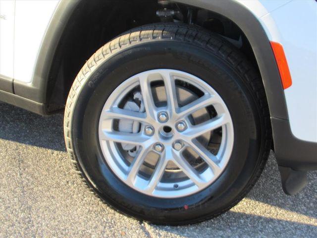 new 2025 Jeep Grand Cherokee car, priced at $28,282