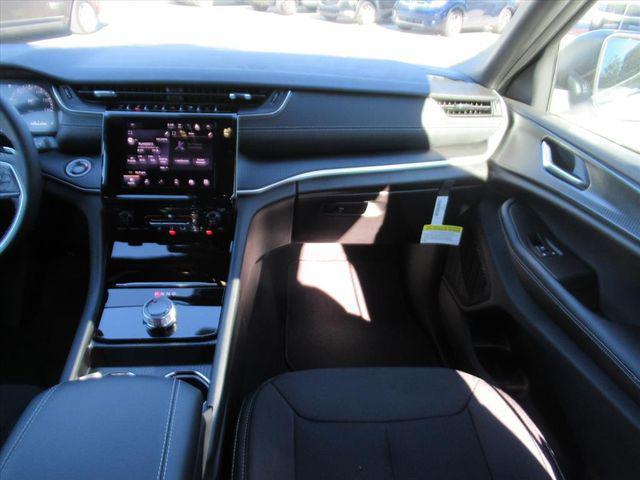 new 2025 Jeep Grand Cherokee car, priced at $28,674