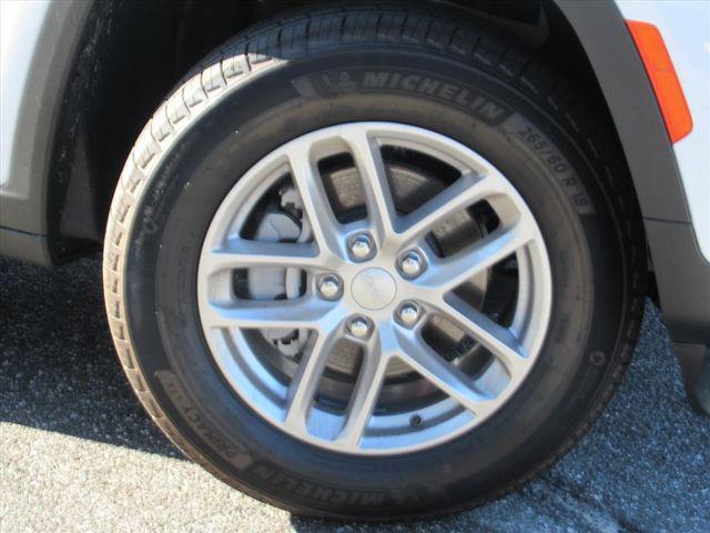 new 2025 Jeep Grand Cherokee car, priced at $27,598